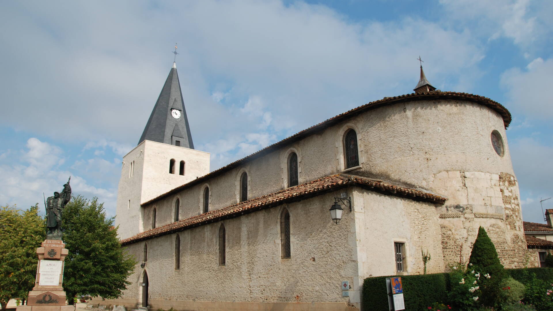 L'église Saint Pierre des Luys